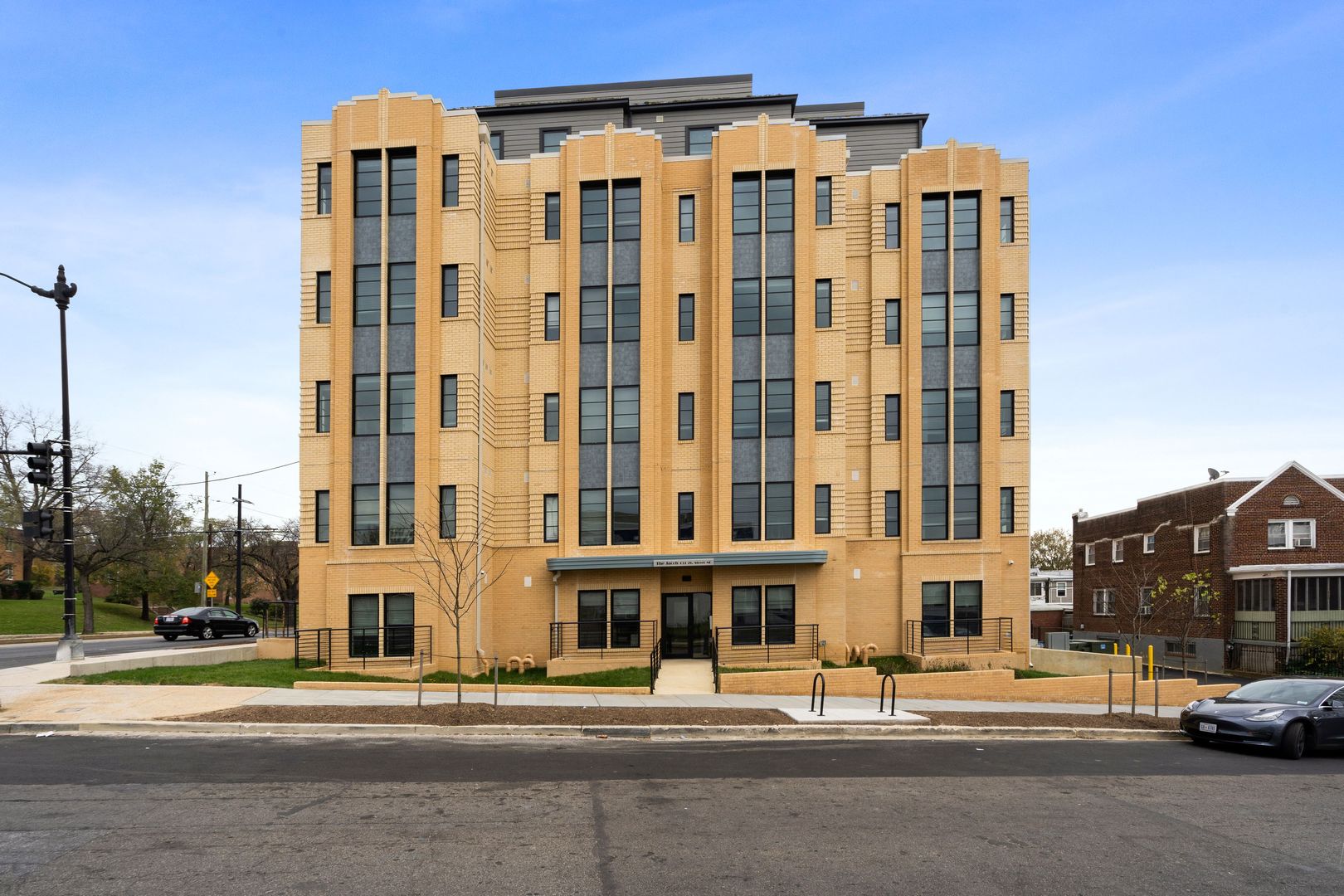 Washington Apartment: 633 21st Street NE