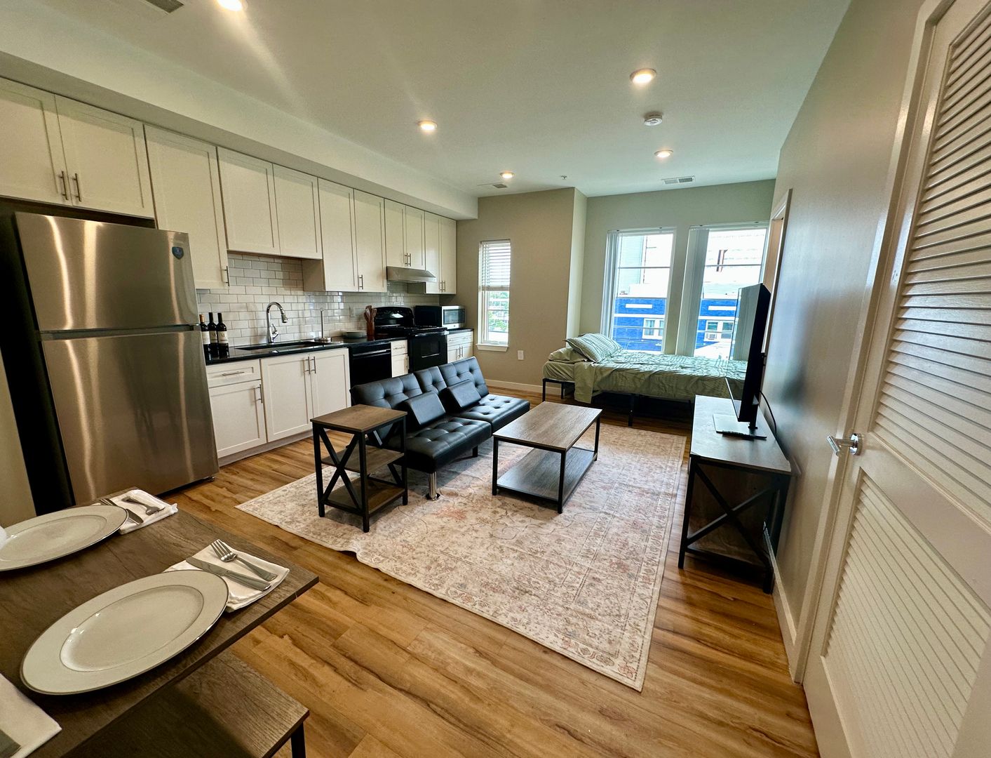 Washington Apartment: 633 21st Street NE