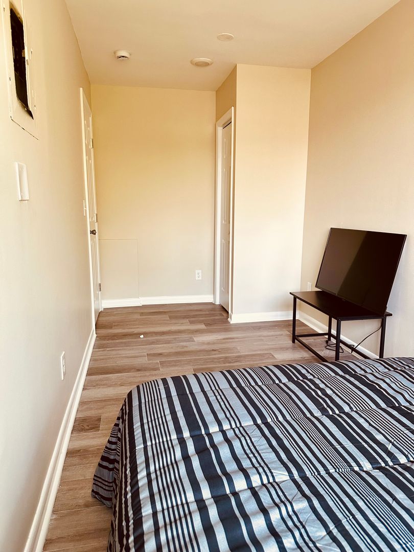 Washington Apartment: 350 U Street NE