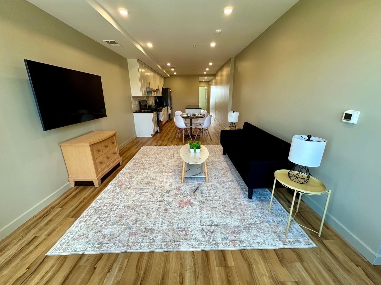 Washington Apartment: 633 21st Street NE