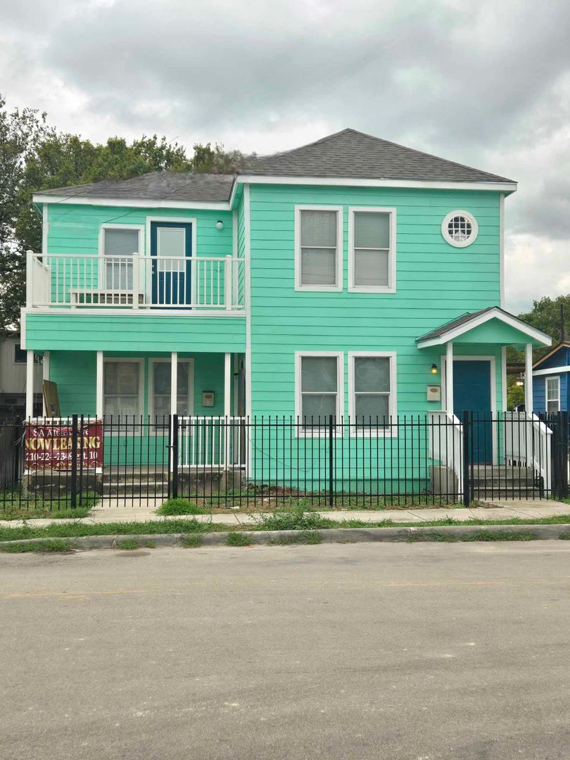 San Antonio Apartment: Various