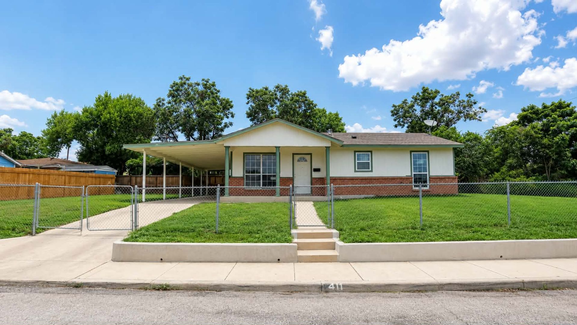 San Antonio Apartment: Various