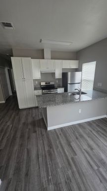 Listing photo thumbnail