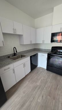 Modern Studio Unit in San Antonio | 1 Bath | $1022 – photo 1