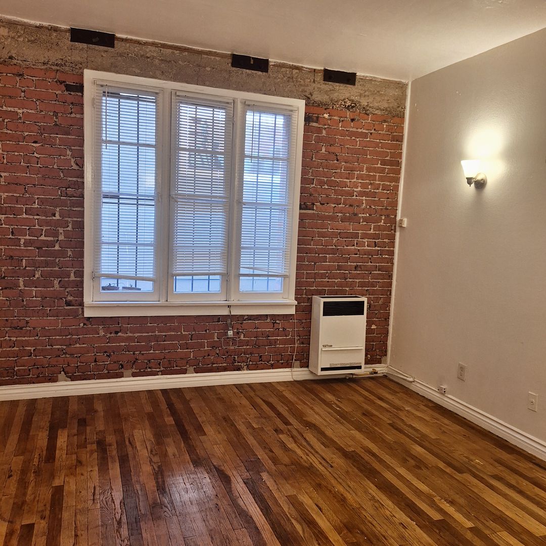 Los Angeles Apartment: 6228-6238 De Longpre Avenue