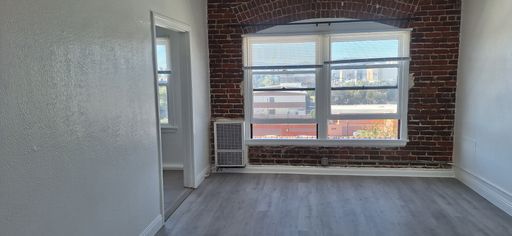 2 months Free Fab top floor studio with views in NY style building – photo 1