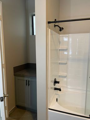 SUMMER SPECIAL: ONE MONTH FREE! Brand New, Remodeled 2B/2B Balcony Unit with August 10th move in! – photo 1