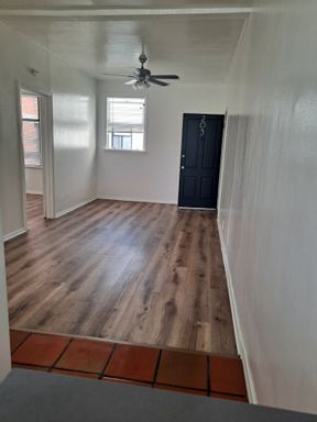 Cozy 2 bedroom in Vintage Hollywood building – photo 1
