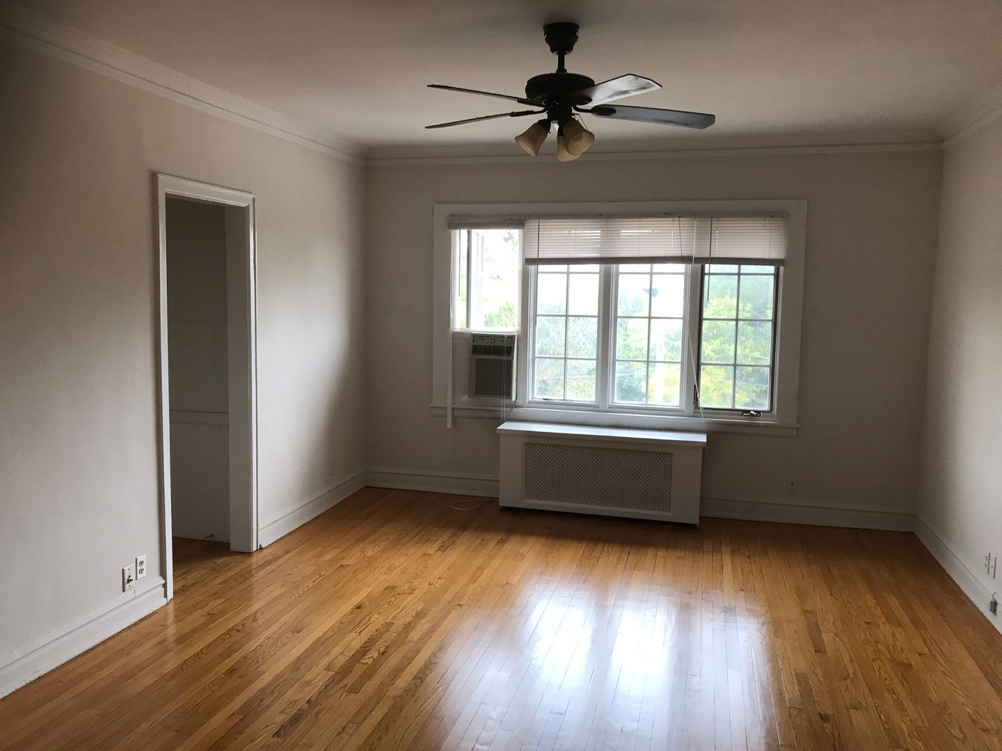 Winnetka Apartment: 460 Winnetka Ave.