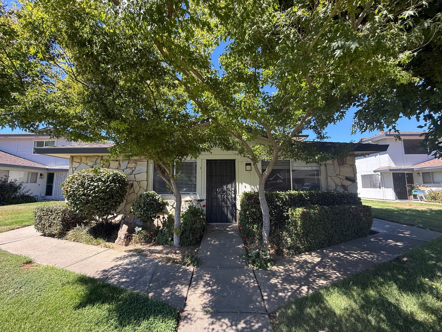 Elk Grove House: 8951 El Mirador Drive #1