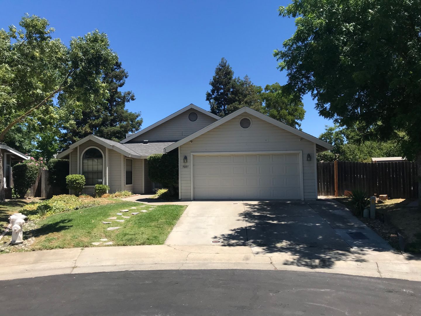 Elk Grove House: 9085 Hamatani Court