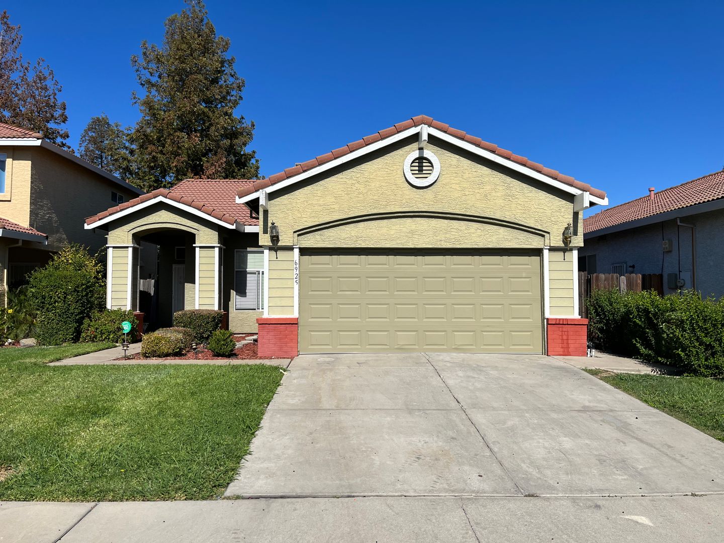 Elk Grove House: 6925 Sandy Souza Way