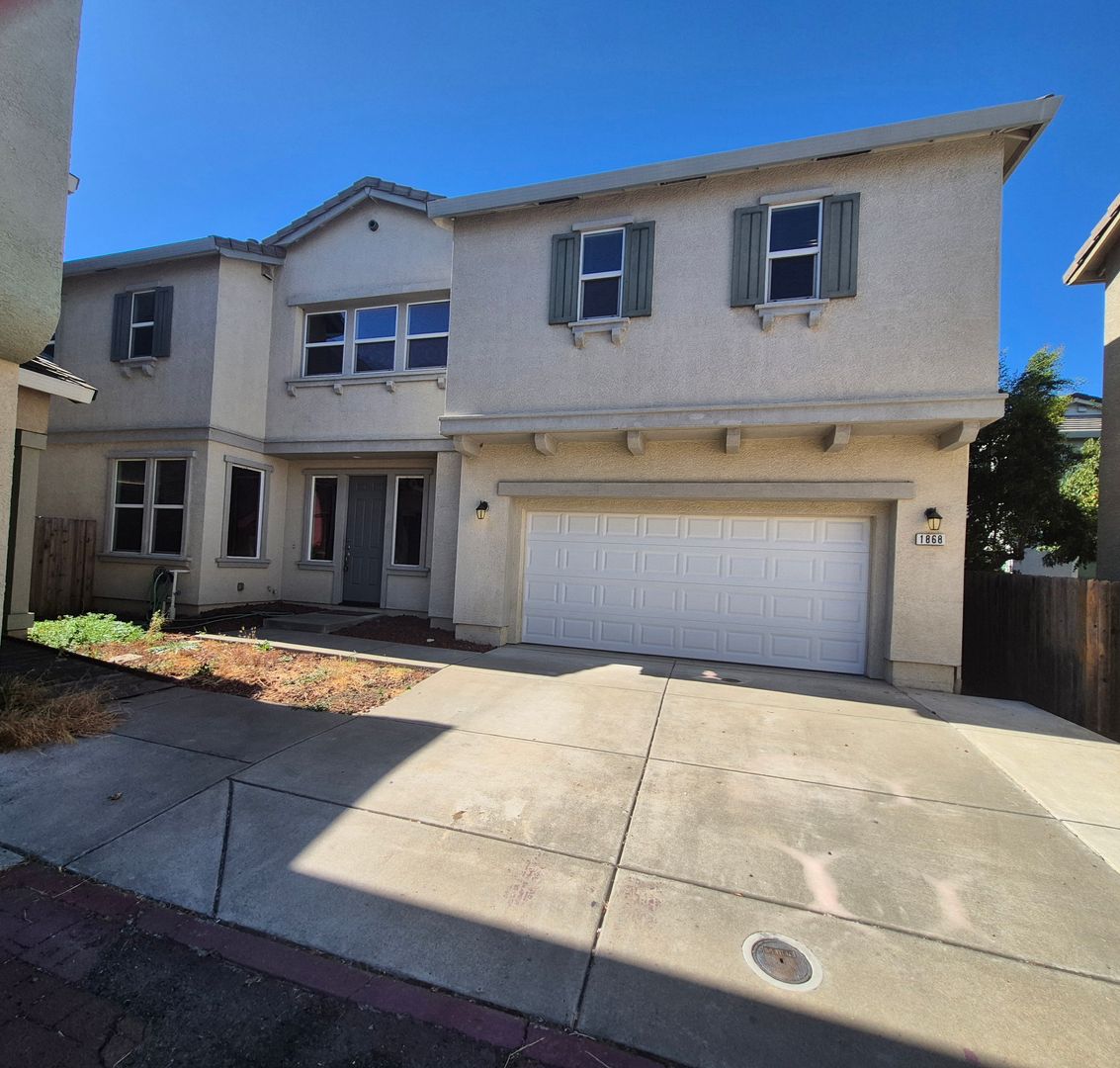 Sacramento House: 1868 Mammoth Way