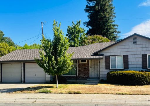 2bed/1bath Duplex in East Sac with yard – photo 1