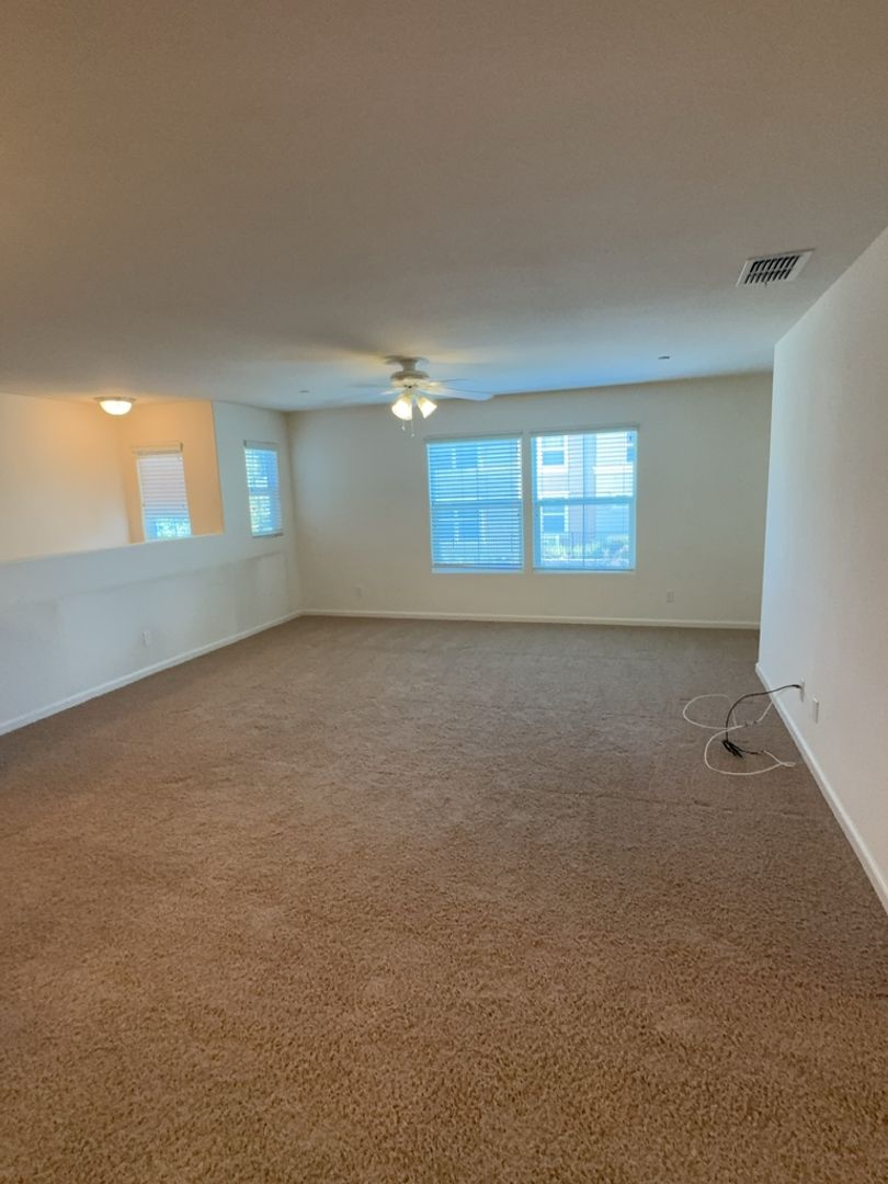 204 Blossom Rock Ln, Folsom, CA 95630