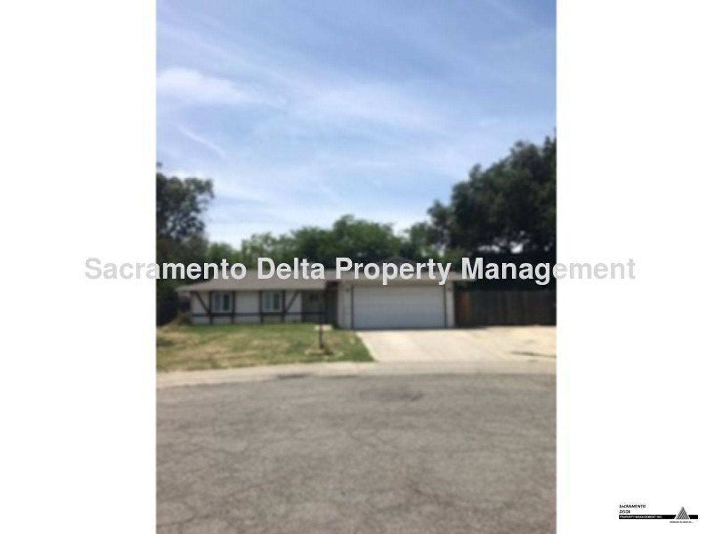 Sacramento House: 6912 Southwood Way