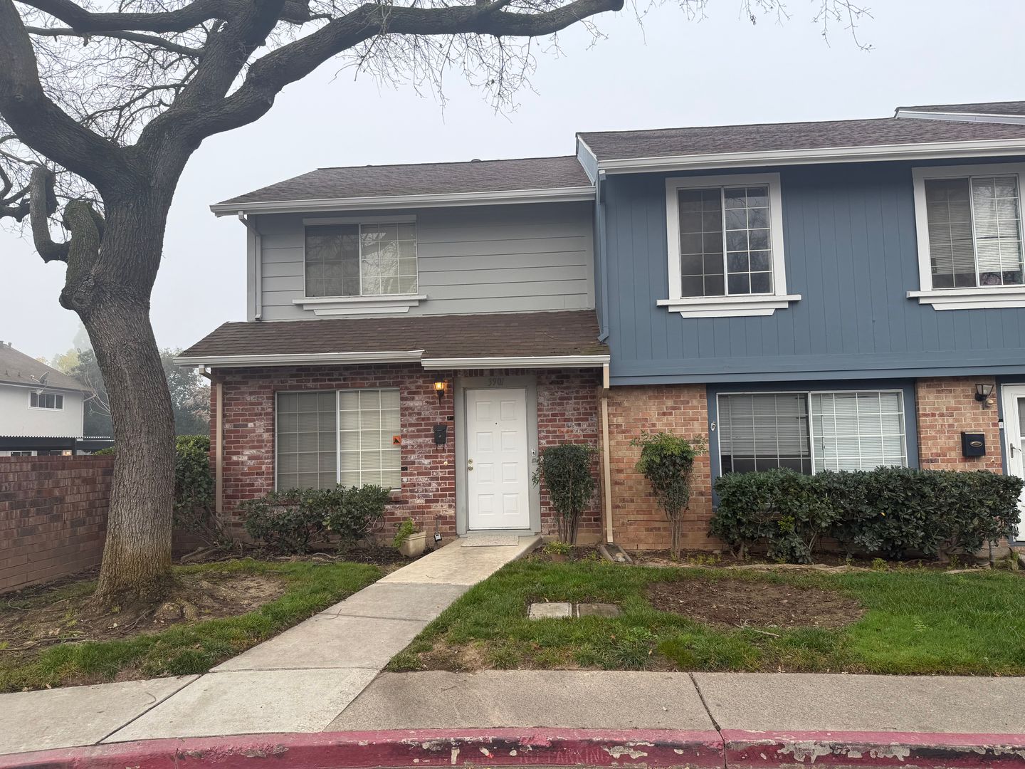 Carmichael Townhome: 3901 Oak Villa Circle