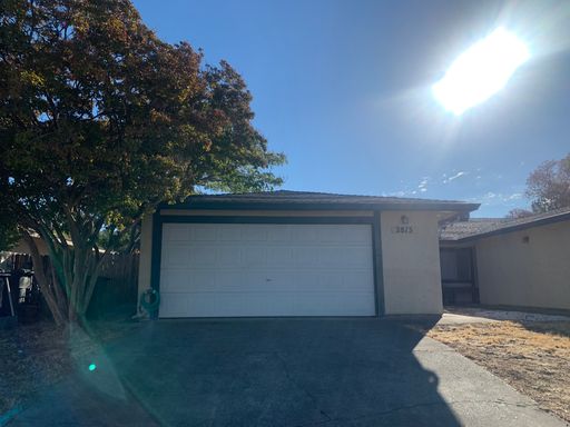3 Bedroom 2 bath Cute Duplex – photo 1