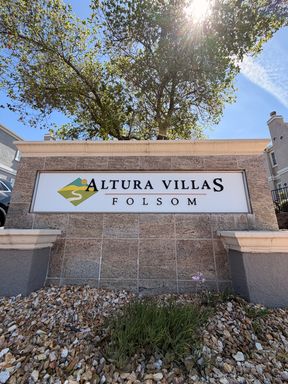 Beautiful 2 Bedroom 2 Bath Condo in Altura Villas!