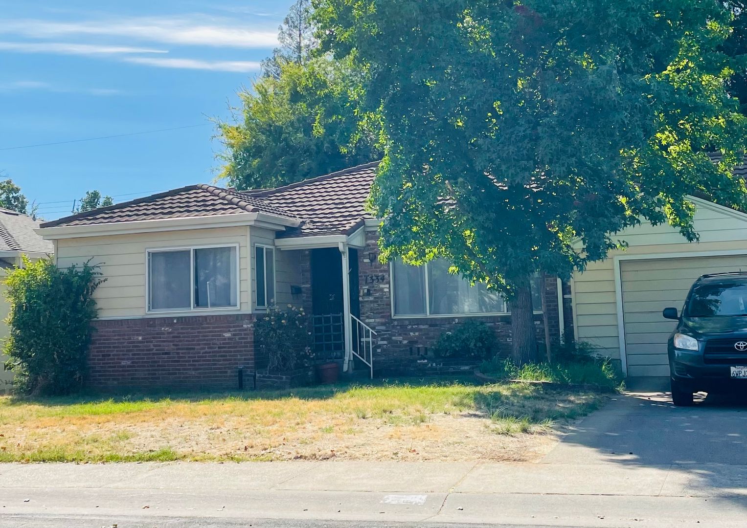 Sacramento House: 1334 61st St.