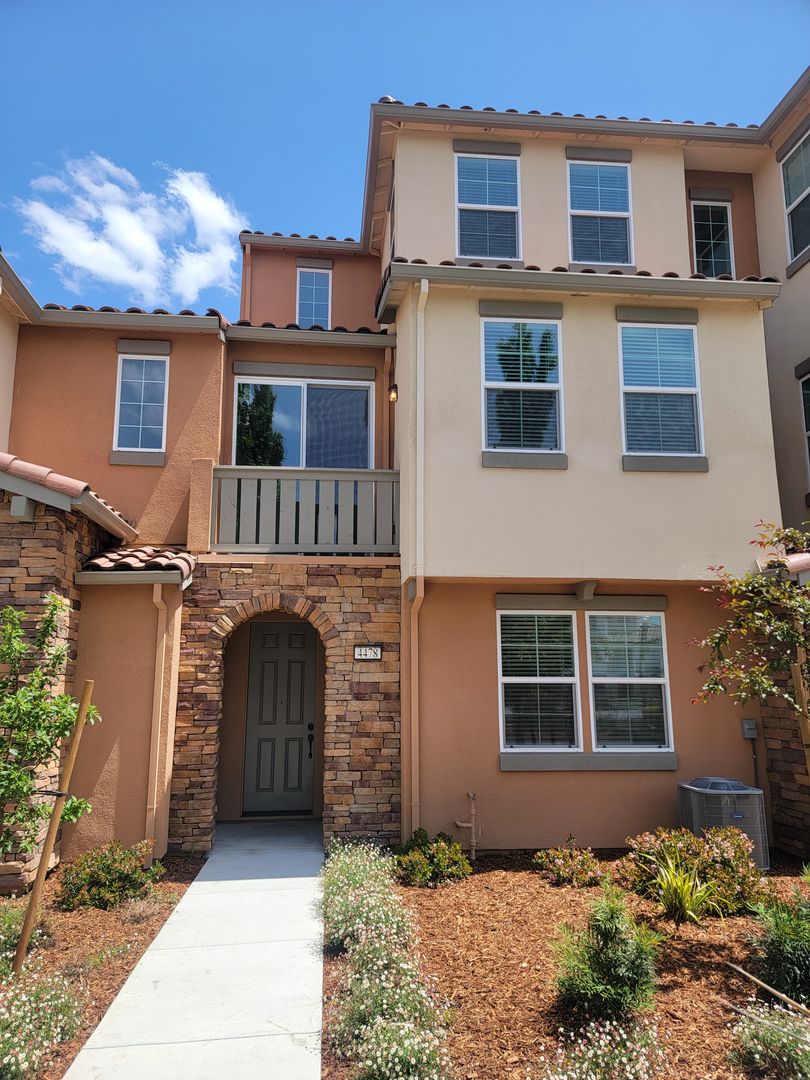 Sacramento House: 4478 Louvre Ln