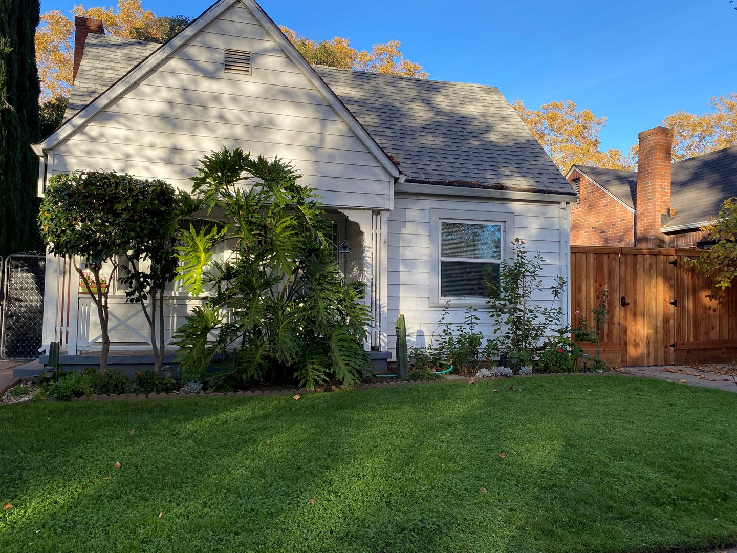 Sacramento House: 1813 Beverly Way