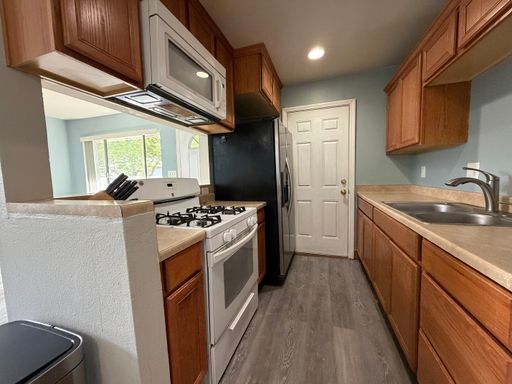 Upstairs 2/1 home in Greenback Estates – photo 1