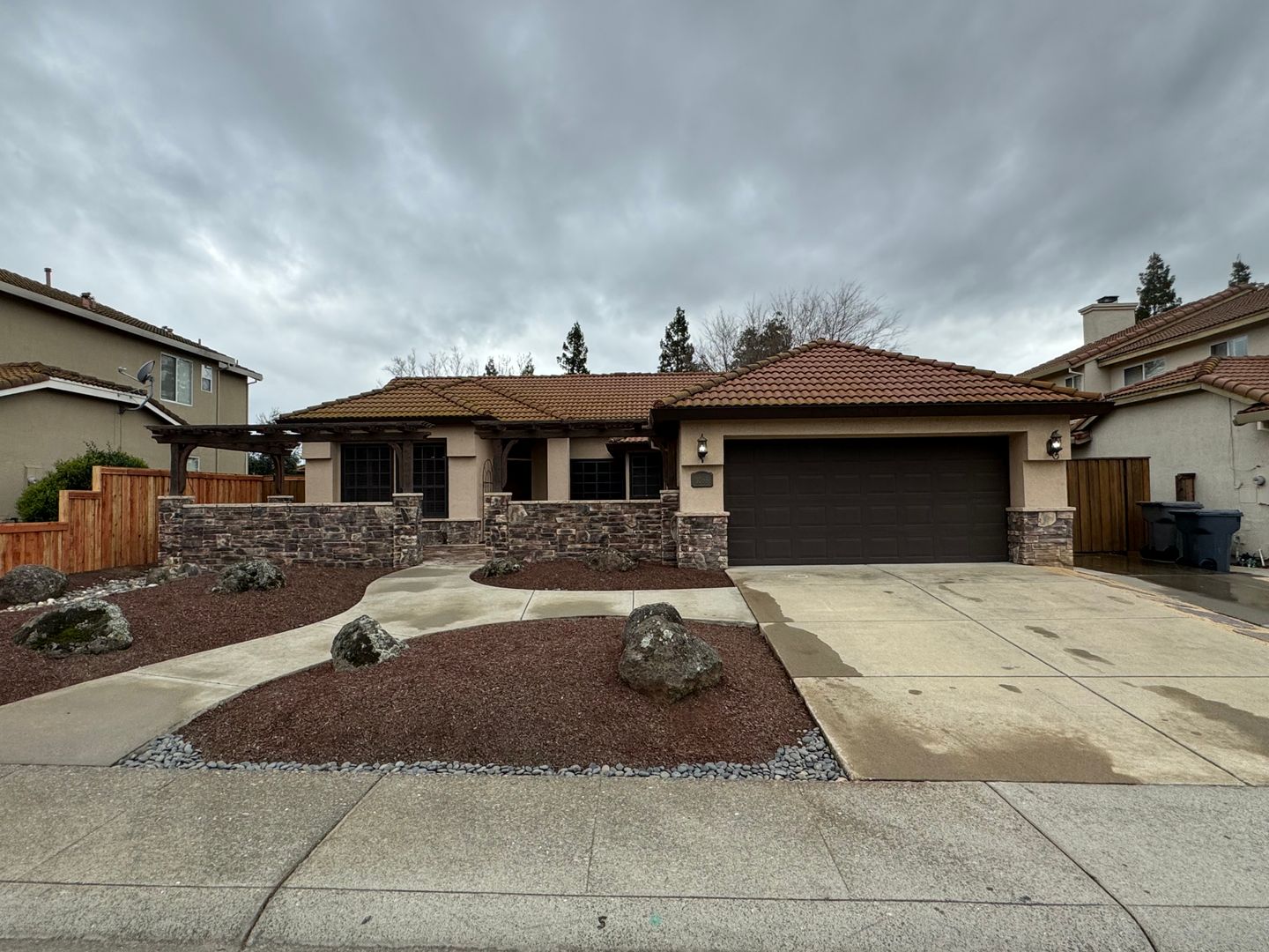 Roseville House: 1068 Caragh St.