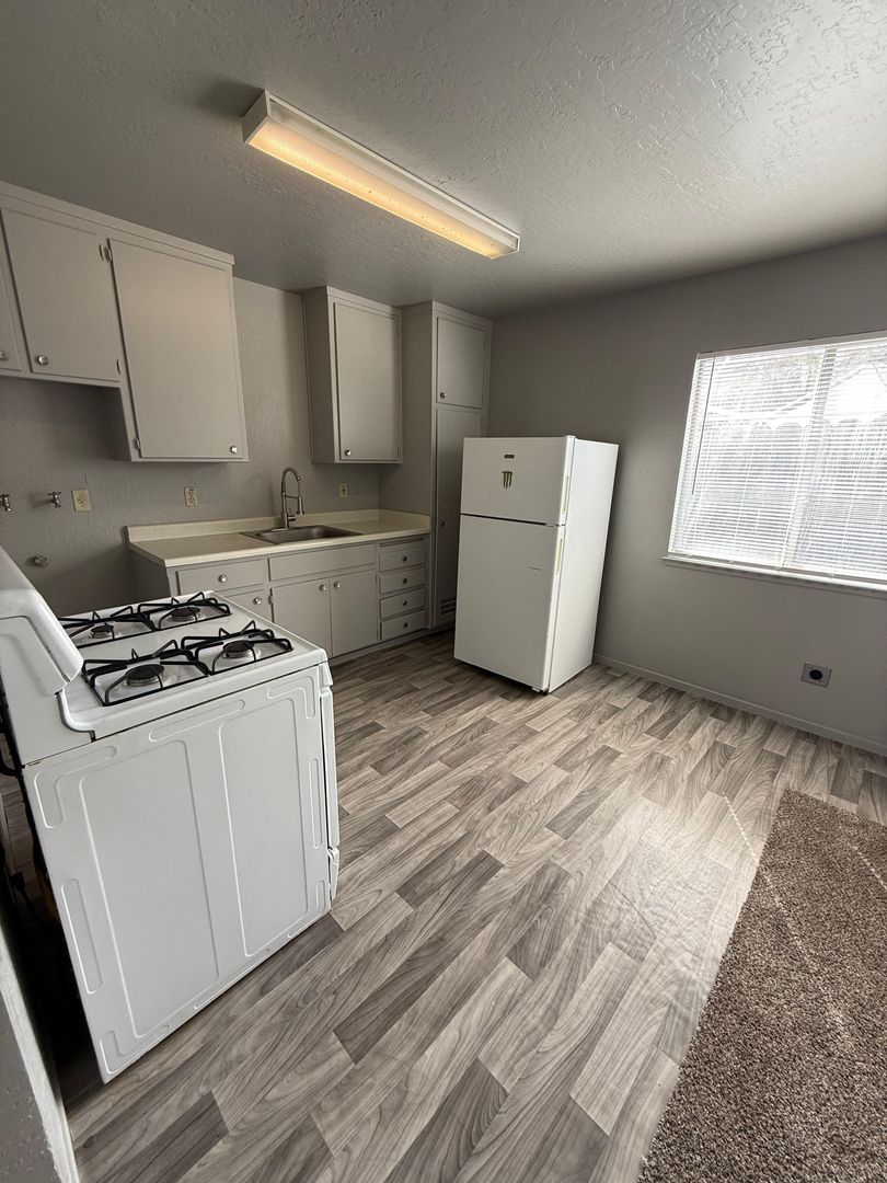 Sacramento Apartment: 1705  Kenwood  Street