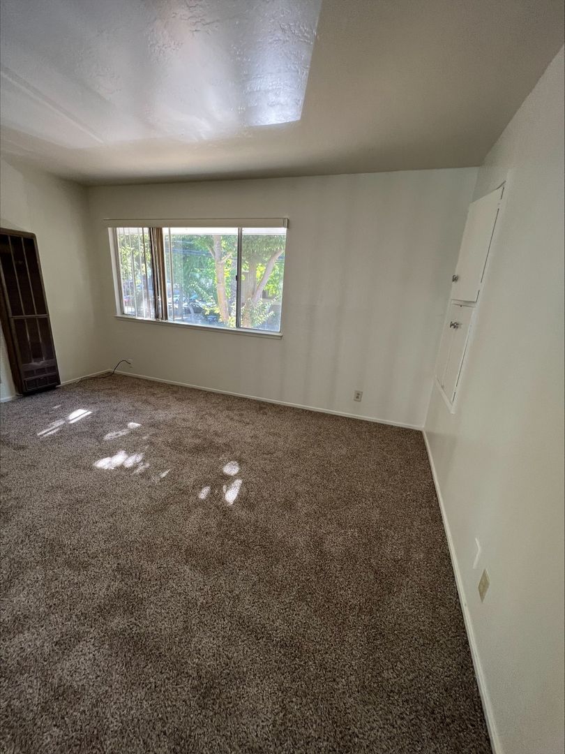 Sacramento Apartment: 800 18th Street