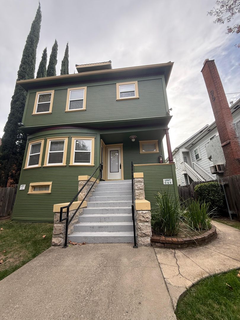 Sacramento House: 3018 I Street #D