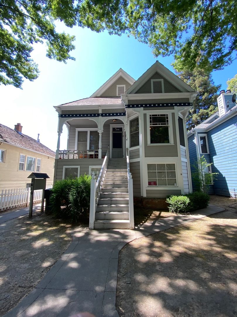 Sacramento Apartment: 2416 G Street