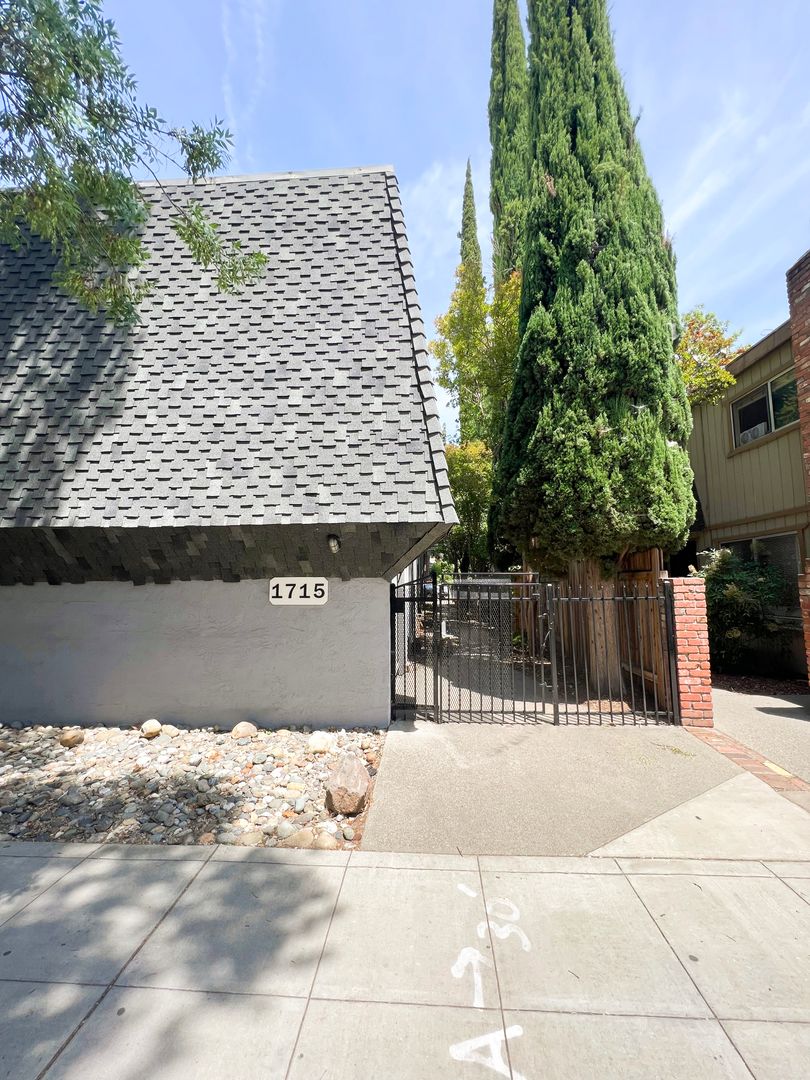 Sacramento Apartment: 1715 T Street