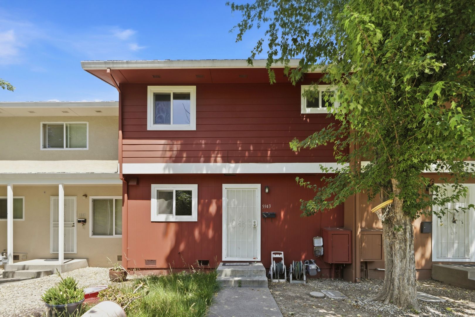 Sacramento Townhome: 5943 Mack Rd