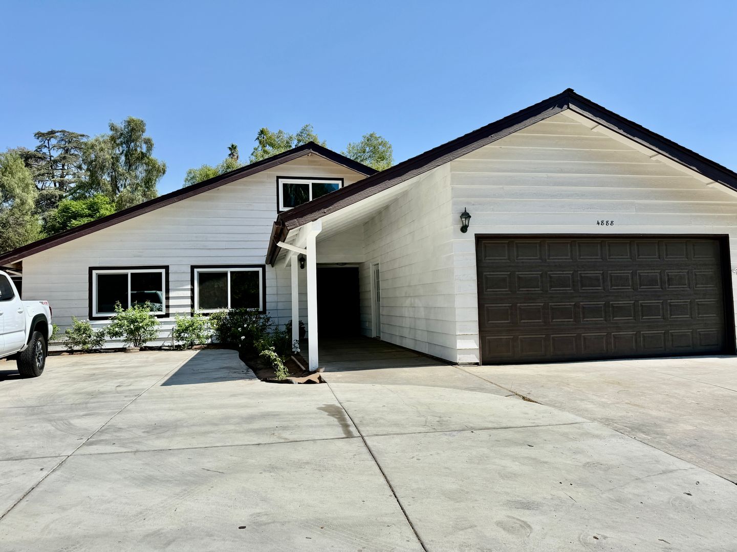 Riverside House: 4888 Sedgwick Ave
