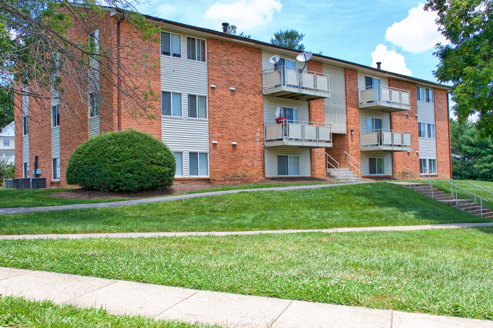 Christiansburg Apartment: 9 Overlook Dr.
