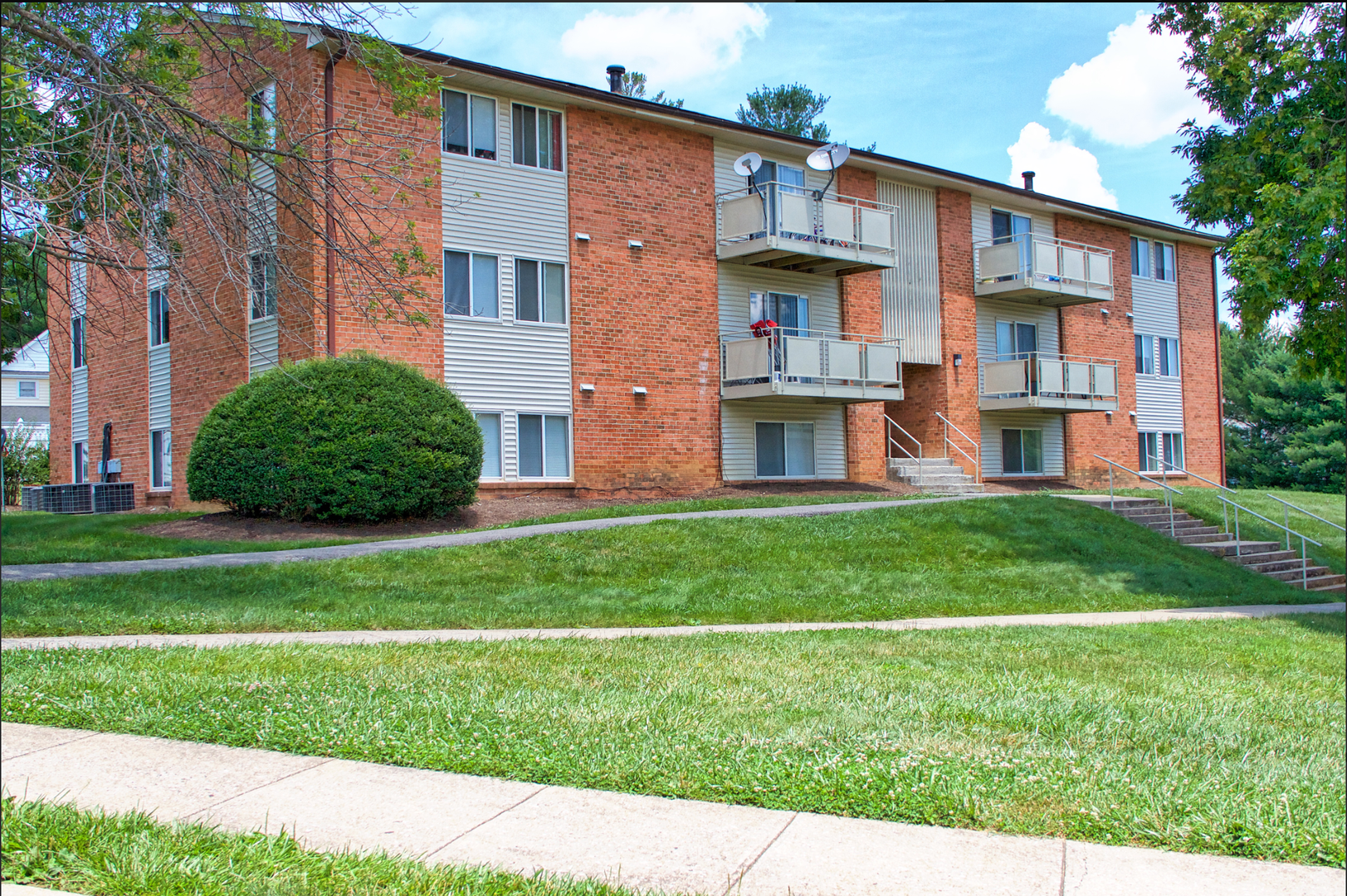 Christiansburg Apartment: 9 Overlook Dr.