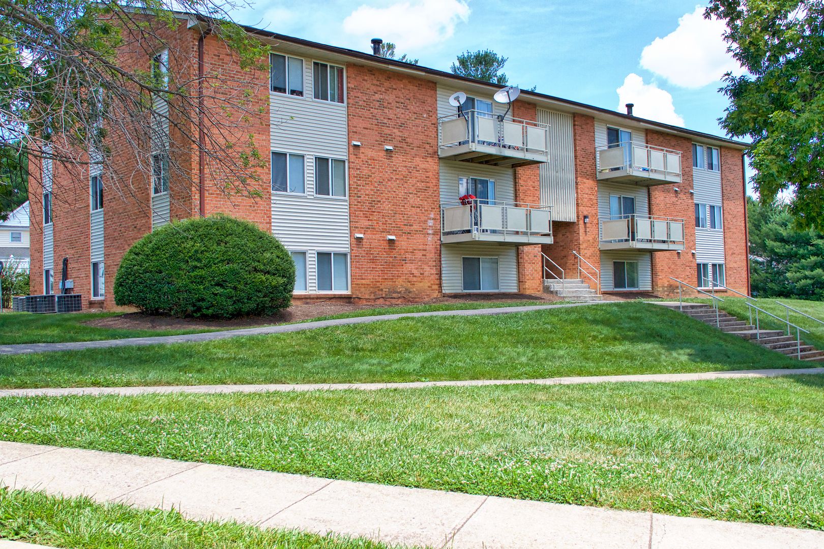 Christiansburg Apartment: 9 Overlook Dr.