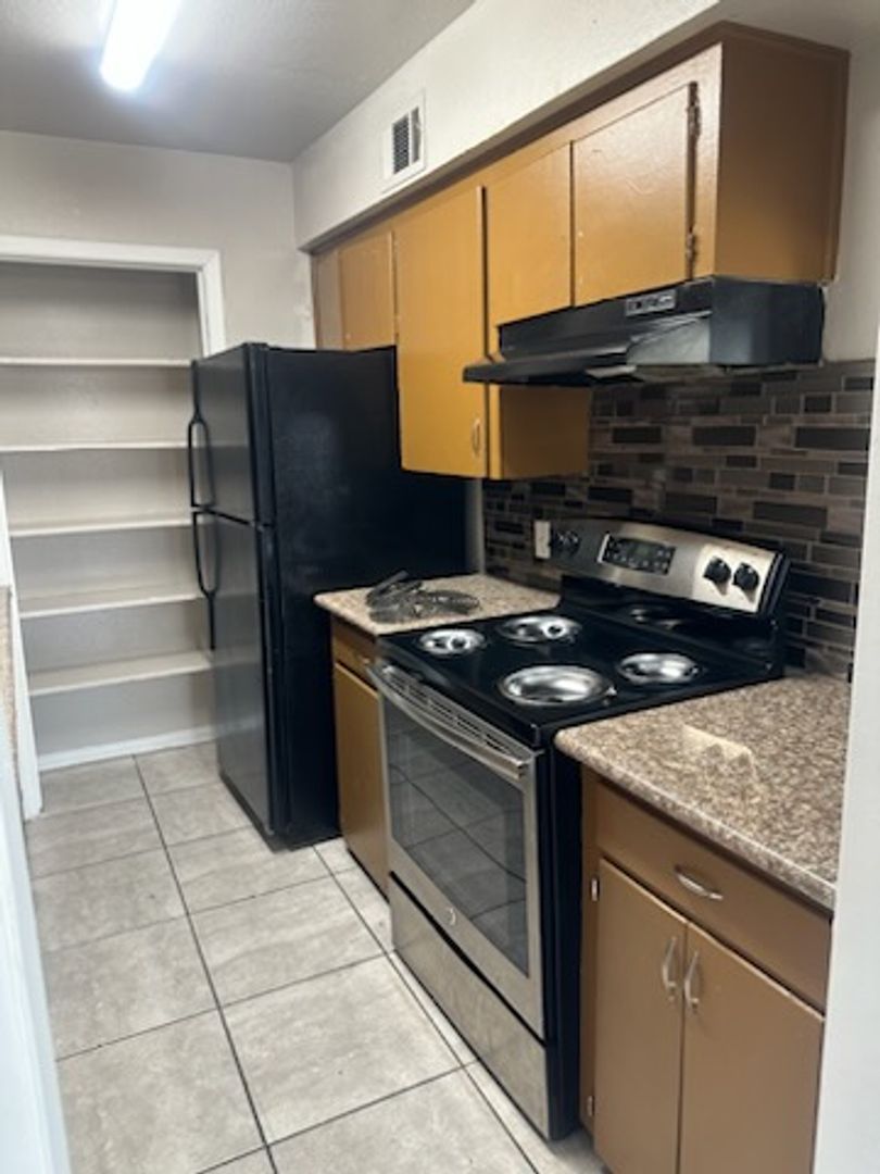 Houston Apartment: 7525 Hillcroft Ave,