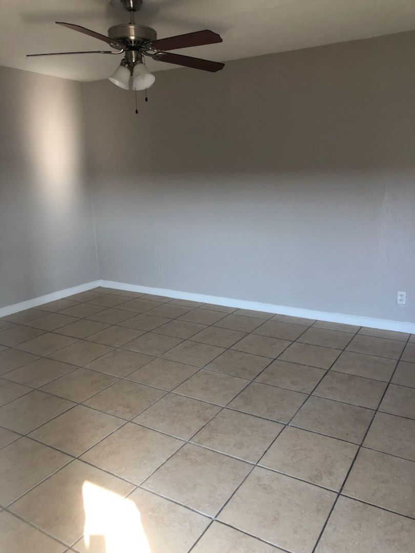 Houston Apartment: 7525 Hillcroft Ave,