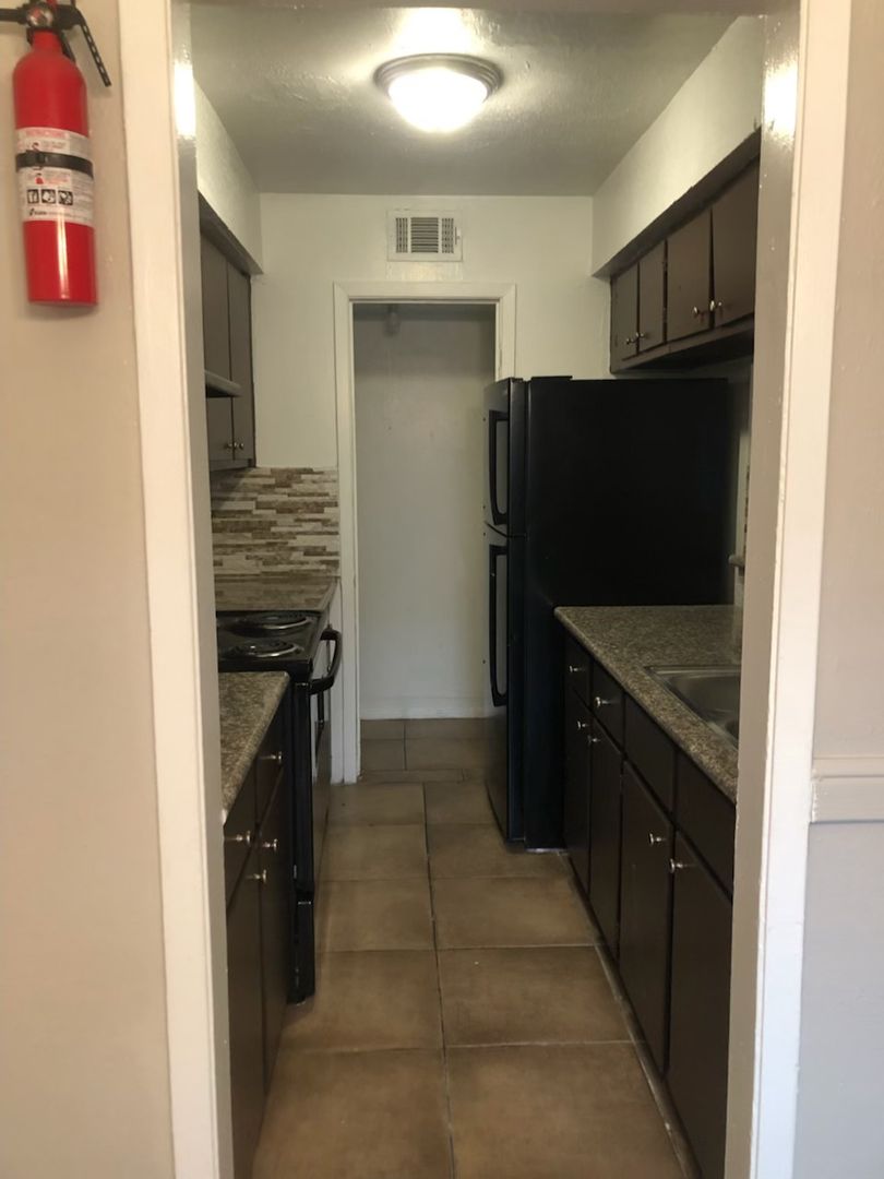 Houston Apartment: 7525 Hillcroft Ave,