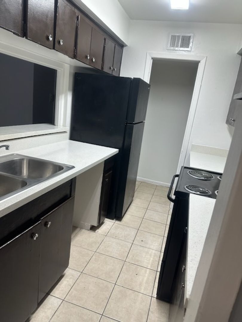 Houston Apartment: 7525 Hillcroft Ave,