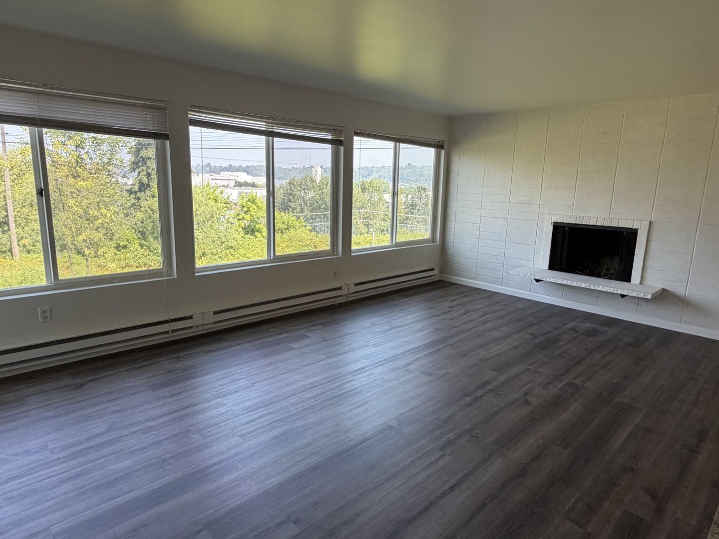 Seattle Apartment: 10300 Des Moines Memorial Dr S