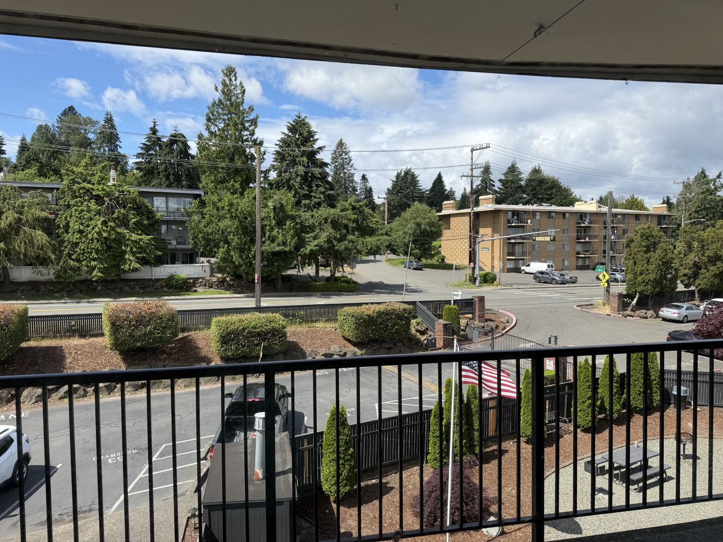 Seattle Apartment: 10300 Des Moines Memorial Dr S