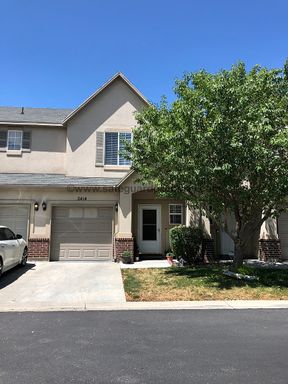 Modern Townhome in Gated Community – photo 1
