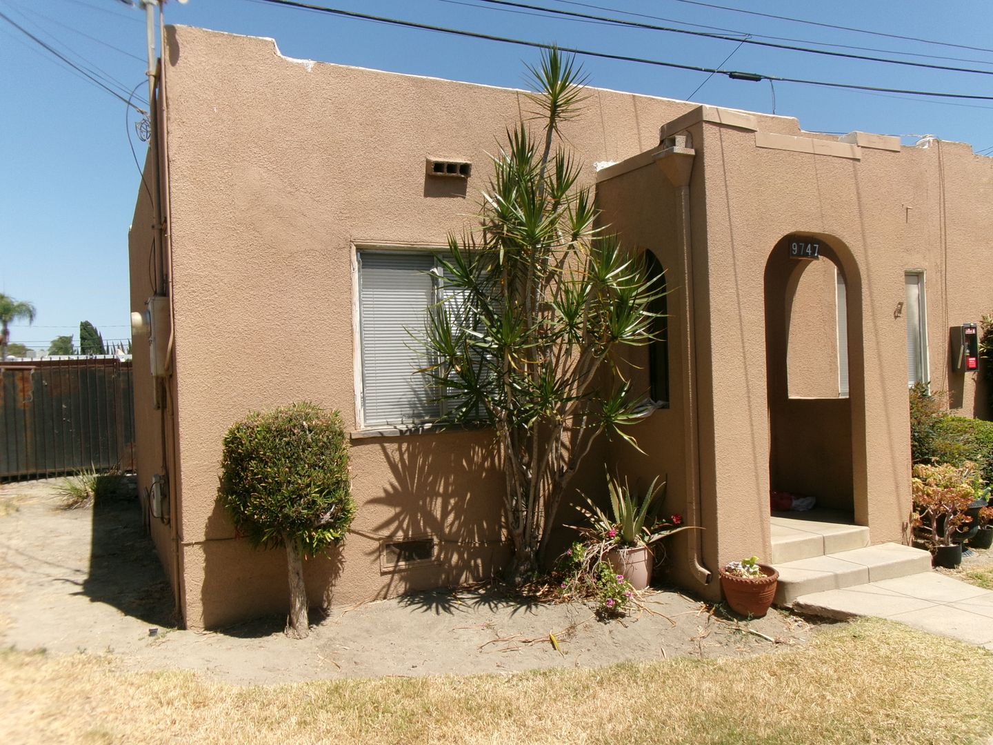 Bellflower Apartment: 9739-9749 3/4 Arkansas St.