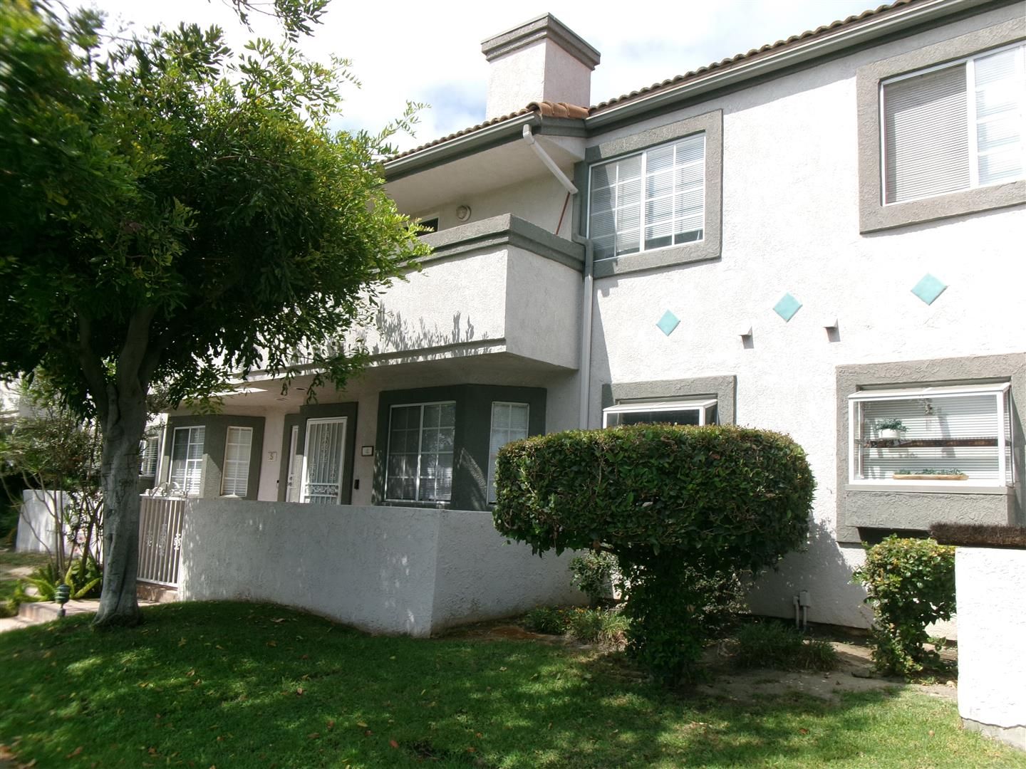 Paramount Townhome: 13919 Arthur Ave #4