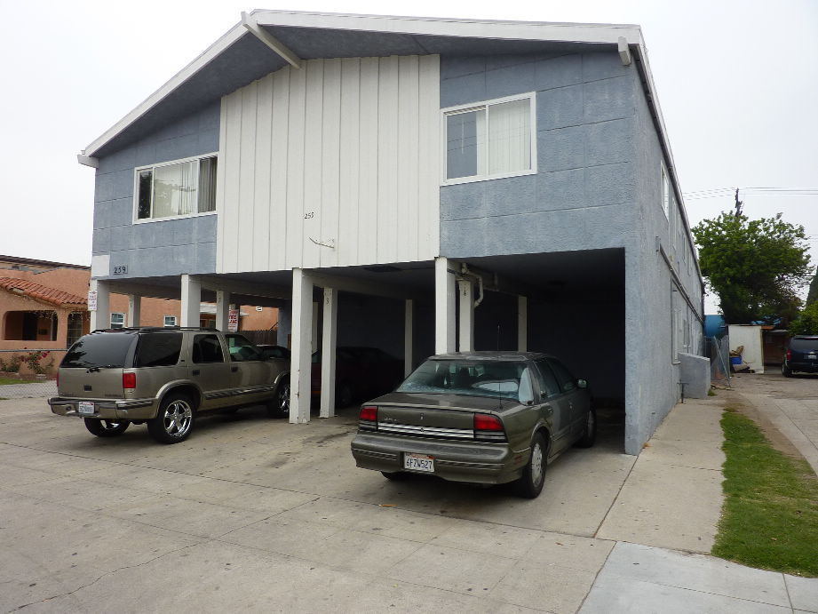 Long Beach Apartment: 259 E. Plymouth St.