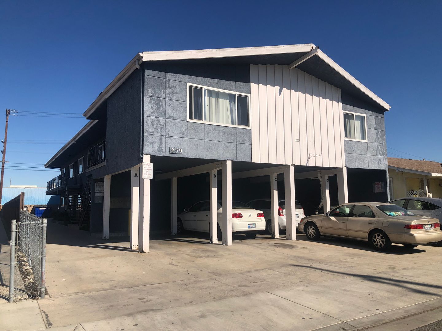 Long Beach Apartment: 259 E. Plymouth St.