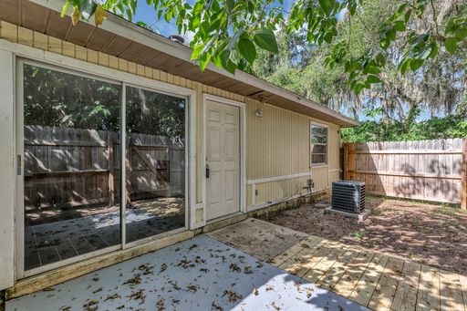 Spacious 3BR/2BA Ocala Home with Modern Finishes,Fireplace Floor-to-Ceiling Sliding Glass Doors & Private Fenced Patio – photo 1